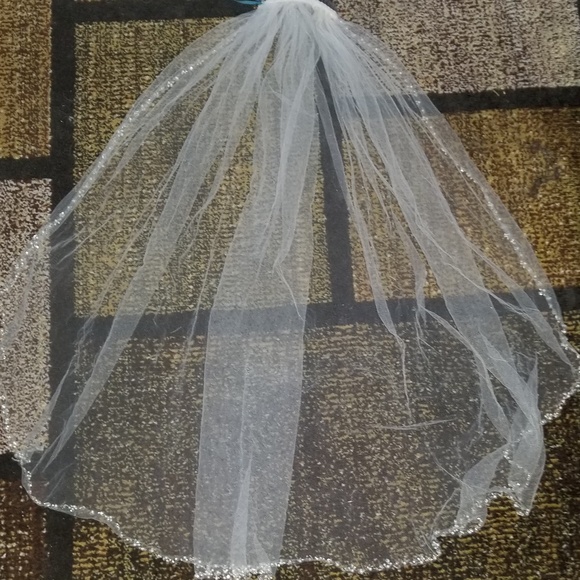 Gorgeous Wedding Veil with pearls and diamonds basically new